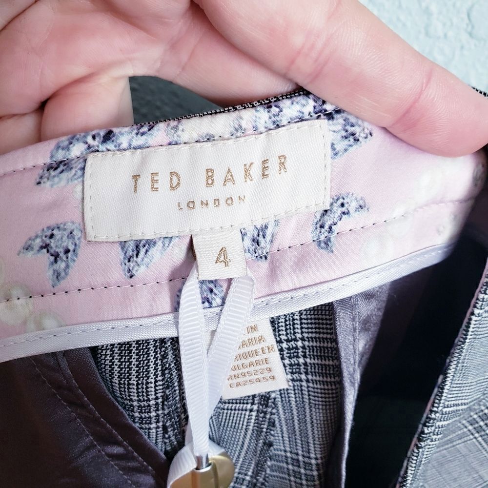 Ted‎ Baker - Picture 8 of 10